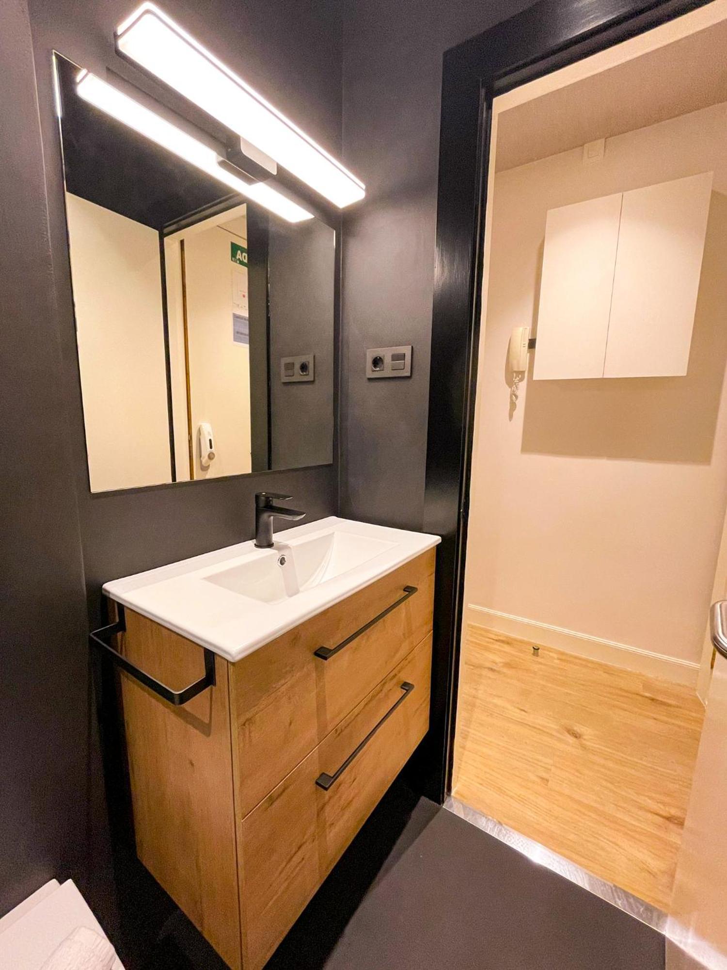 Vivienda Turistica En Bilbao La Vieja Con Wifi Y Parking Apartment Bagian luar foto